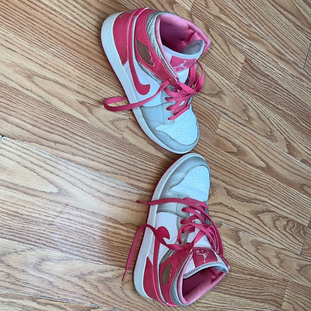 Pink and white Nike Jordan's sz5.5